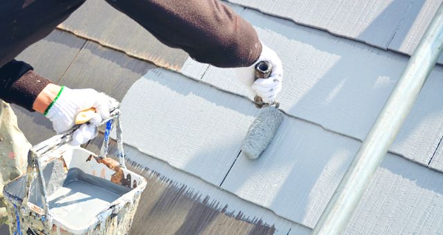 屋根の塗装作業